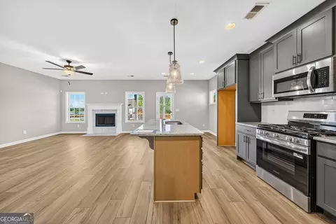 Living - 104 Beaver Creek Way, Lagrange, GA 30241 photo 4 of 5