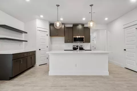 Kitchen - 805 Klenc Rd, Springdale, AR 72762 photo 1 of 5
