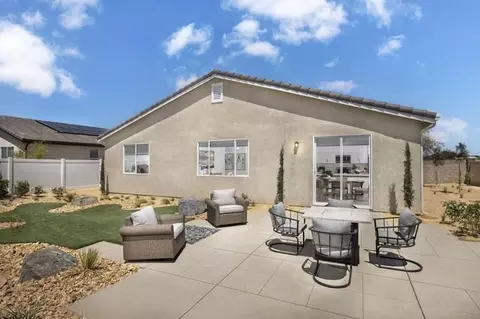Exterior - 1518 E Holguin St, Lancaster, CA 93535 photo 7 of 7