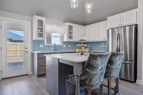 Kitchen - 16140 Tall Grass Dr, Moore, OK 73170 photo 2 of 4
