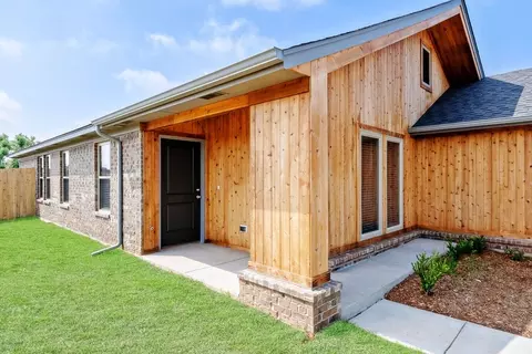 Exterior - 16140 Tall Grass Dr, Moore, OK 73170 photo 7 of 13