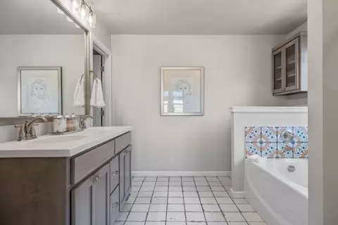Bath - 16140 Tall Grass Dr, Moore, OK 73170 photo 1 of 7