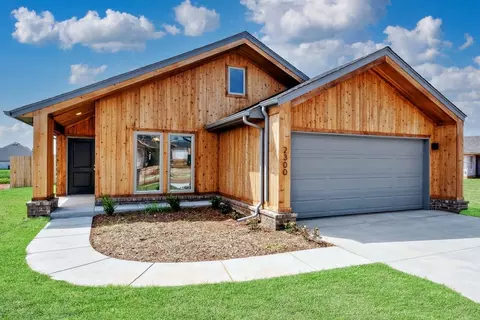 Exterior - 16140 Tall Grass Dr, Moore, OK 73170 photo 6 of 13