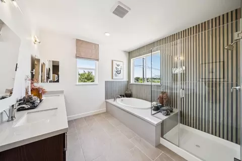 Bath - 697 W Cliff St, Oakley, CA 94561 photo 2 of 6