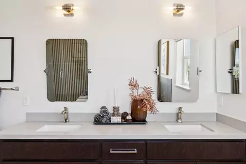 Bath - 697 W Cliff St, Oakley, CA 94561 photo 3 of 6