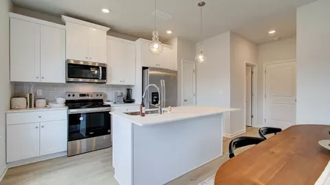 Kitchen - 88 Hydrangea Cir, Fairburn, GA 30213 photo 2 of 3