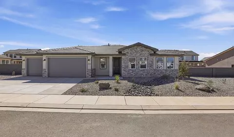 Exterior - 402 E Bramish Place Dr, Washington, UT 84780 photo 6 of 7