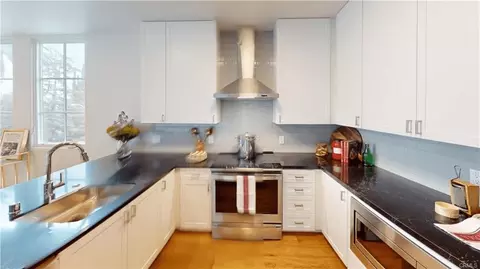 Kitchen - 1878 E Walnut St, Pasadena, CA 91107 photo 2 of 4