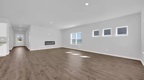 Living - 48 Kings Gate Cv, Jackson, TN 38305 photo 4 of 7