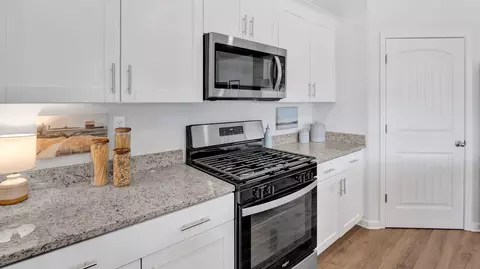 Kitchen - 48 Kings Gate Cv, Jackson, TN 38305 photo 11 of 14
