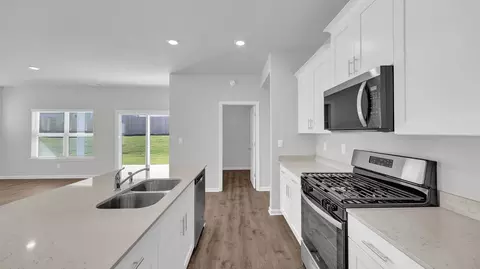 Kitchen - 48 Kings Gate Cv, Jackson, TN 38305 photo 4 of 14