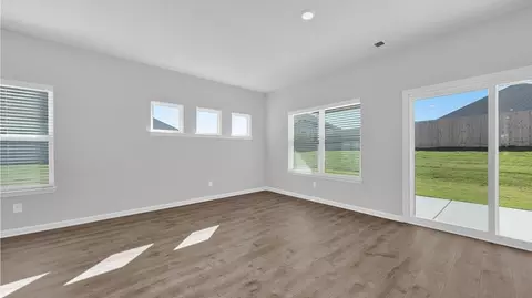 Living - 48 Kings Gate Cv, Jackson, TN 38305 photo 3 of 7