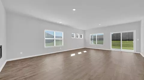 Living - 48 Kings Gate Cv, Jackson, TN 38305 photo 2 of 7