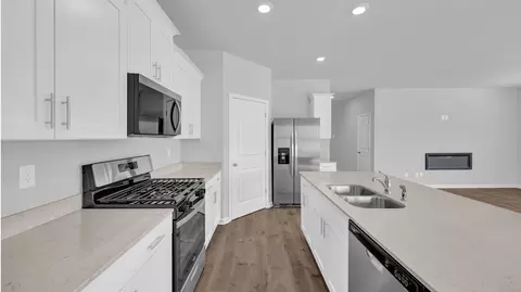 Kitchen - 48 Kings Gate Cv, Jackson, TN 38305 photo 6 of 14