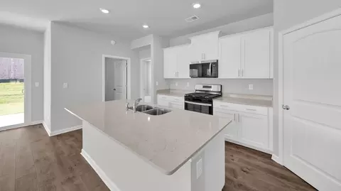 Kitchen - 48 Kings Gate Cv, Jackson, TN 38305 photo 3 of 14