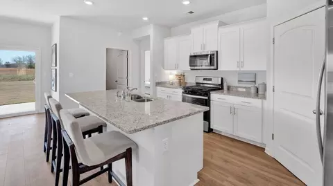 Kitchen - 48 Kings Gate Cv, Jackson, TN 38305 photo 10 of 14
