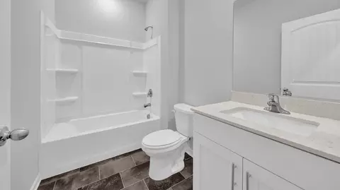 Bath - 48 Kings Gate Cv, Jackson, TN 38305 photo 4 of 8
