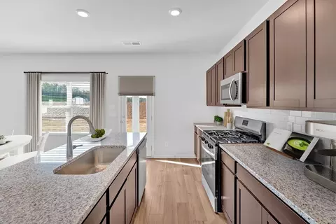 Kitchen - 618 Lovers Lane Rd, Calhoun, GA 30701 photo 3 of 8
