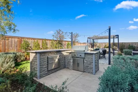 Exterior - 2441 Cinnabar Dr, Fairfield, CA 94533 photo 4 of 14