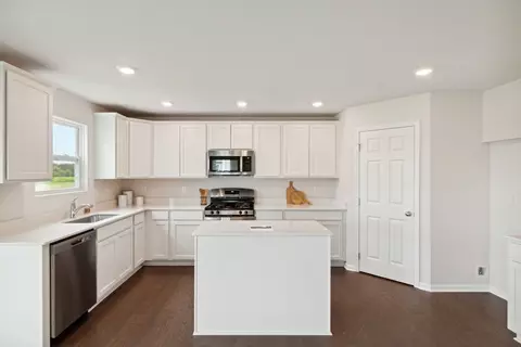 Kitchen - 455 Riverside Dr, Holly, MI 48442 photo 2 of 4
