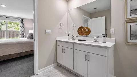 Bath - 101 Sunriff Ct, Greer, SC 29651 photo 2 of 6