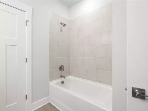Bath - 102 Kerwin Ct, Greer, SC 29651 photo 2 of 4