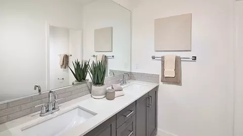 Bath - 125 Dora Way, Oceanside, CA 92057 photo 4 of 8