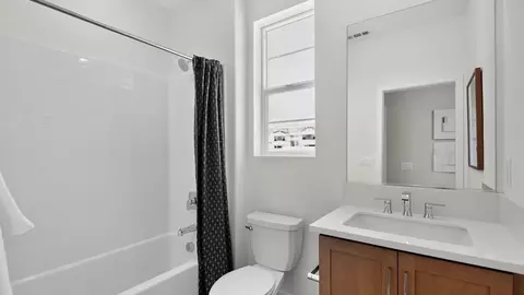 Bath - 28007 Plateau Ter, Valencia, CA 91355 photo 5 of 7