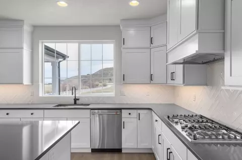 Kitchen - 11629 Engelmann Dr, Draper, UT 84020 photo 3 of 4