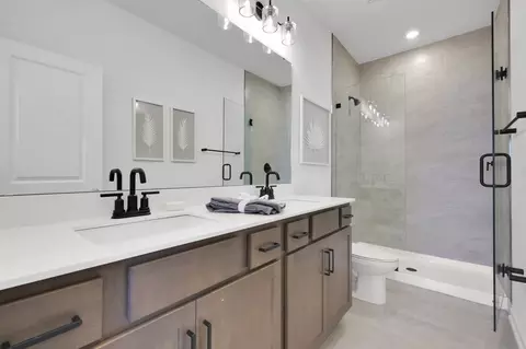 Bath - 182 Brook Forest Dr, Saint Augustine, FL 32092 photo 2 of 3