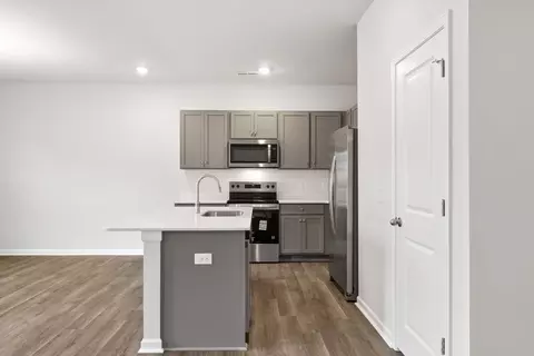 Kitchen - 169 Squires Run Ln, Richlands, NC 28574 photo 4 of 8