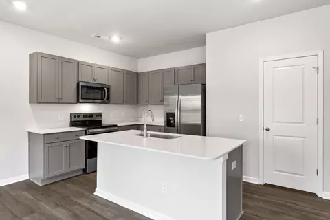 Kitchen - 169 Squires Run Ln, Richlands, NC 28574 photo 2 of 8