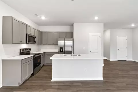 Kitchen - 169 Squires Run Ln, Richlands, NC 28574 photo 3 of 8