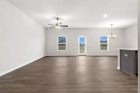 Living - 169 Squires Run Ln, Richlands, NC 28574 photo 2 of 5