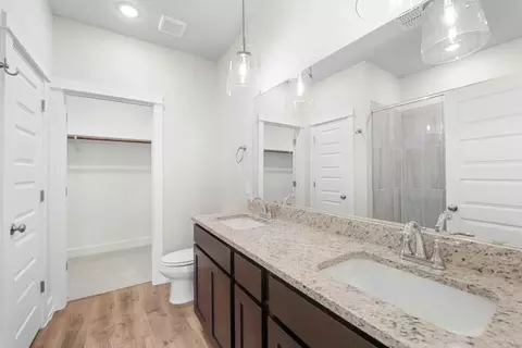 Bath - 208 Gus Loop, Georgetown, TX 78626 photo 2 of 4