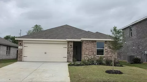 1924 Cherokee Ln, Cleburne, TX 76033