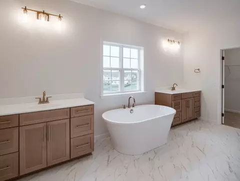 Bath - 151 Thompson Rd, Kennett Square, PA 19348 photo 3 of 10
