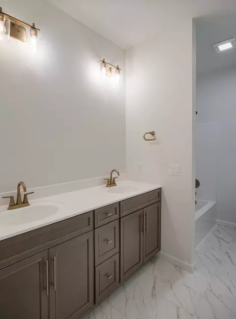 Bath - 151 Thompson Rd, Kennett Square, PA 19348 photo 2 of 7