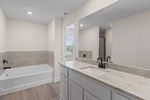 Bath - 766 Carson Ln, Pilot Point, TX 76258 photo 1 of 2