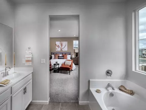 Bath - 1947 Oski Ave, Manteca, CA 95337 photo 1 of 4