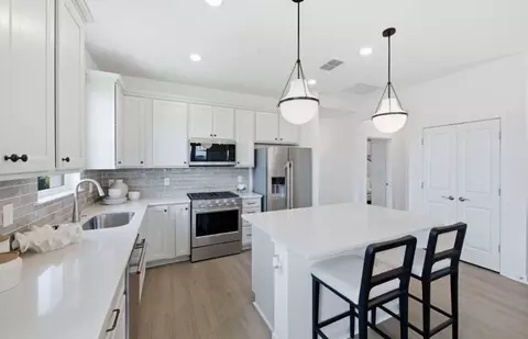 Kitchen - 11435 Emberstone Cir, Parrish, FL 34219 photo 2 of 6