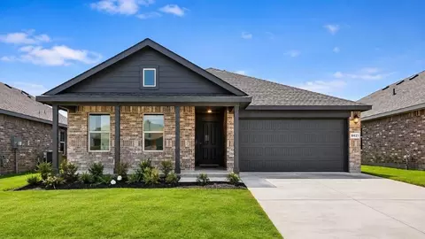 8421 Bluebonnet Bend Rd, Fort Worth, TX 76131