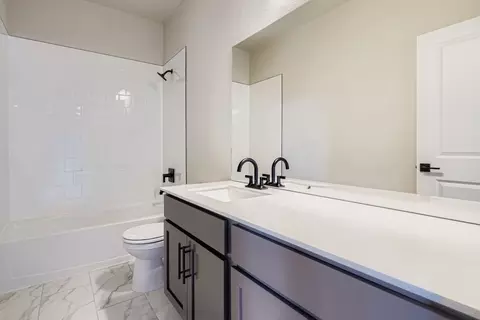 Bath - 330 Rustic Barn Ln, Berthoud, CO 80513 photo 5 of 11