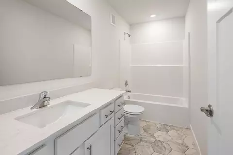 Bath - 600 Redwood Loop N, Cambridge, MN 55008 photo 3 of 3