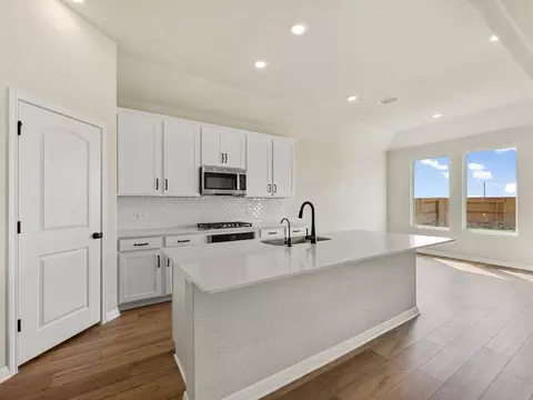 Kitchen - 2104 Little Snake Way, Georgetown, TX 78633 photo 2 of 6