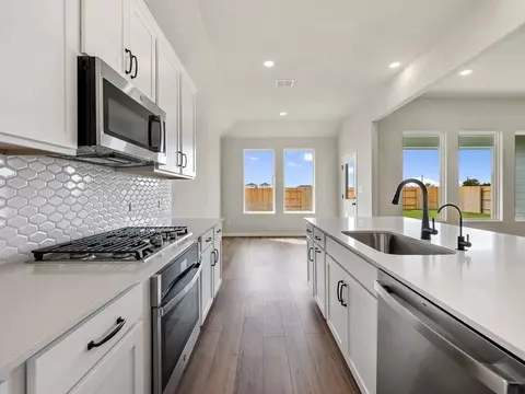 Kitchen - 2104 Little Snake Way, Georgetown, TX 78633 photo 4 of 6