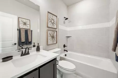 Bath - 1706 Baldwin Dr, Cedar Hill, TX 75104 photo 3 of 5