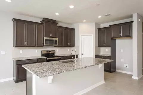 Kitchen - 5328 Teirgarten St, Saint Cloud, FL 34771 photo 3 of 5