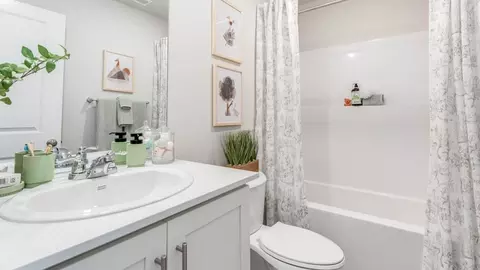 Bath - 3409 SW Thomas Ave, Gresham, OR 97080 photo 2 of 7