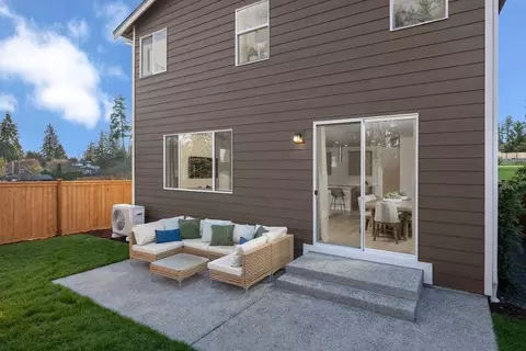 Exterior - 2401 128th St SE, Everett, WA 98208 photo 10 of 12